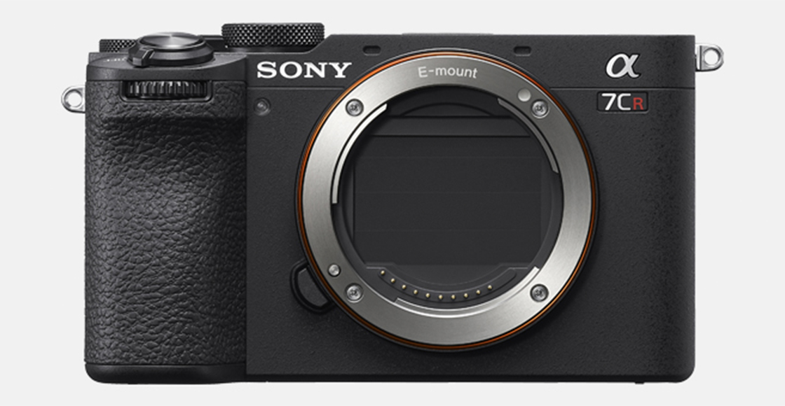 Продуктово изображение, на което се вижда изглед отпред на тяло на фотоапарат със затворен затвор на сензора